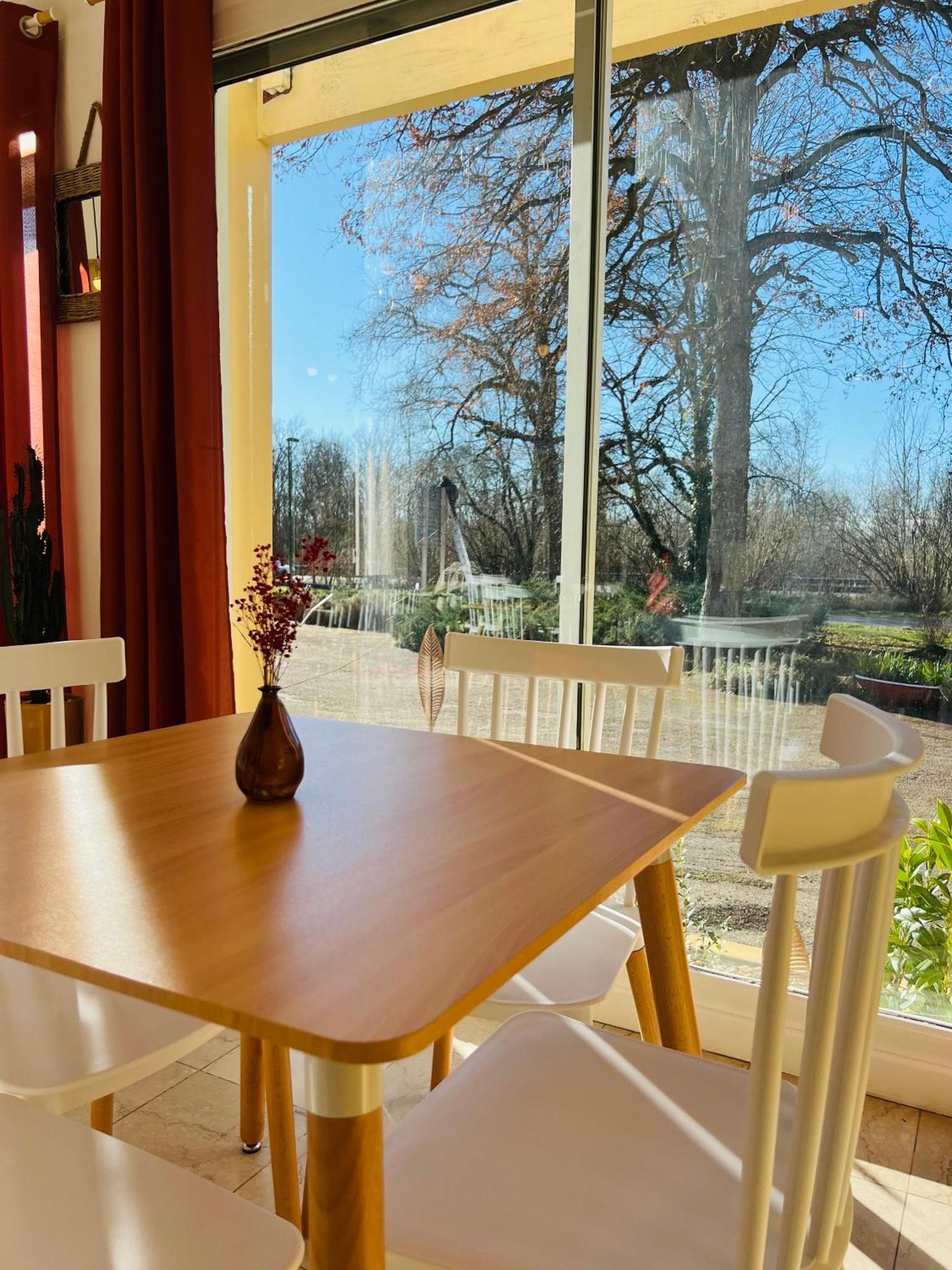 Motel Les Broussailles Mesves-sur-Loire ภายนอก รูปภาพ