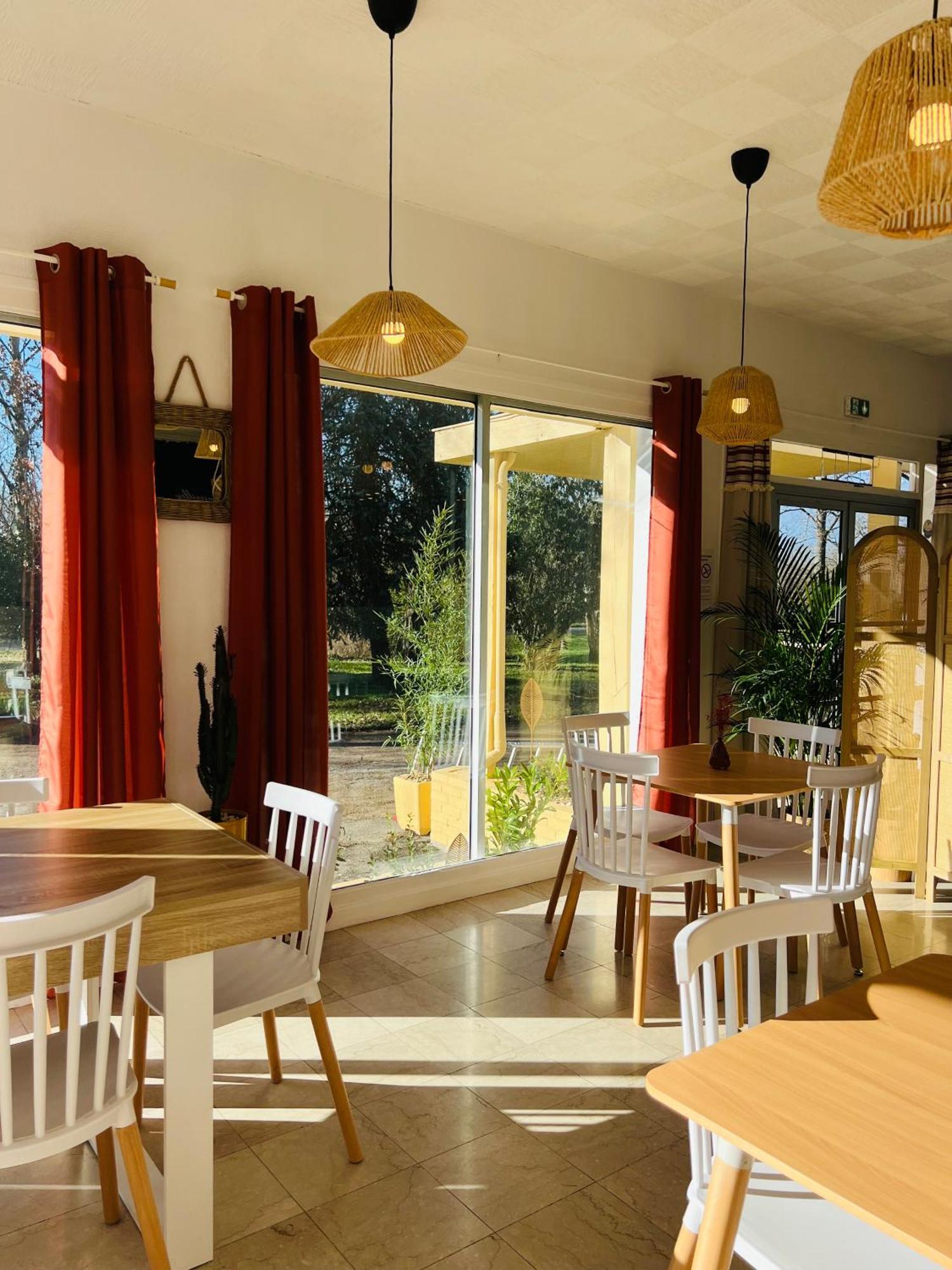 Motel Les Broussailles Mesves-sur-Loire ภายนอก รูปภาพ