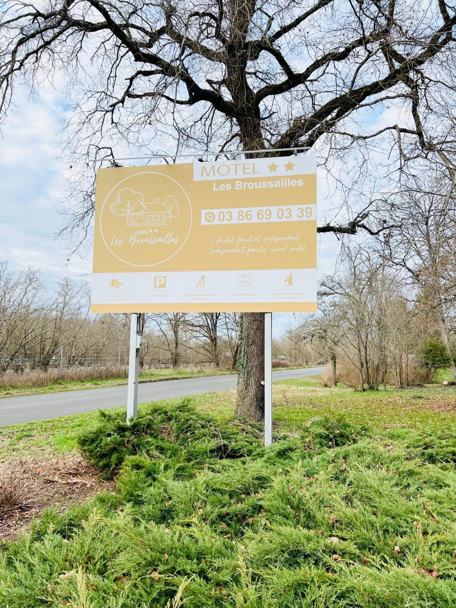 Motel Les Broussailles Mesves-sur-Loire ภายนอก รูปภาพ