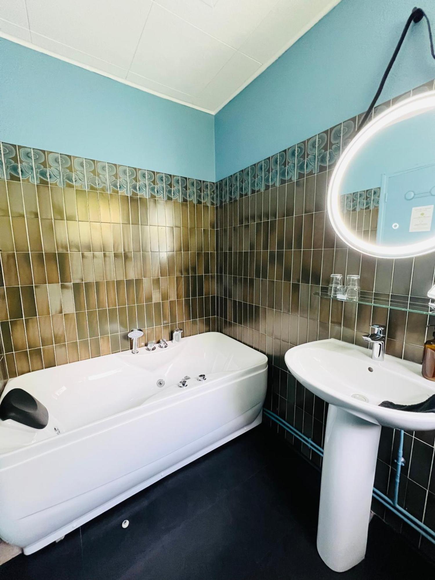 Motel Les Broussailles Mesves-sur-Loire ภายนอก รูปภาพ