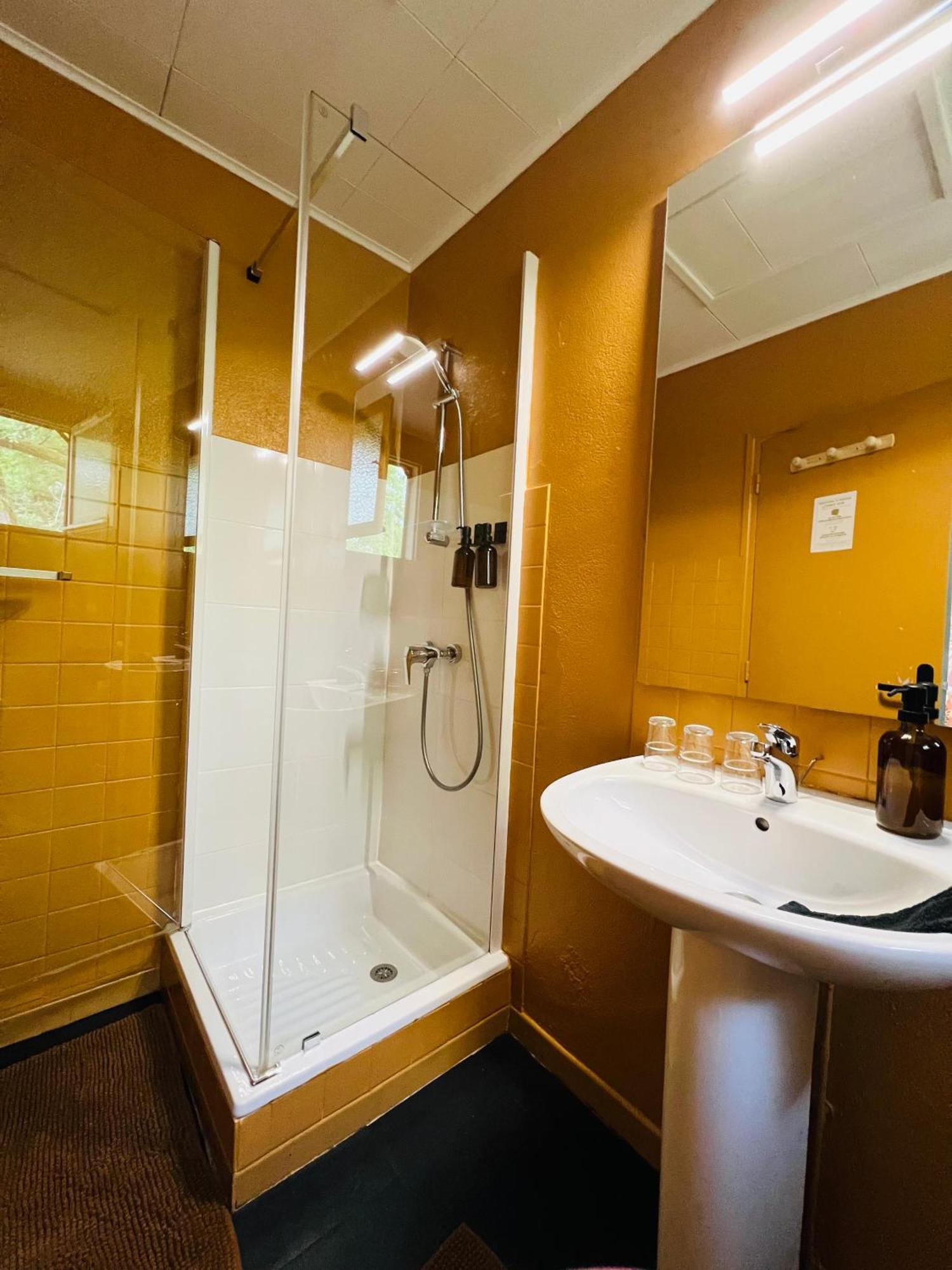 Motel Les Broussailles Mesves-sur-Loire ภายนอก รูปภาพ