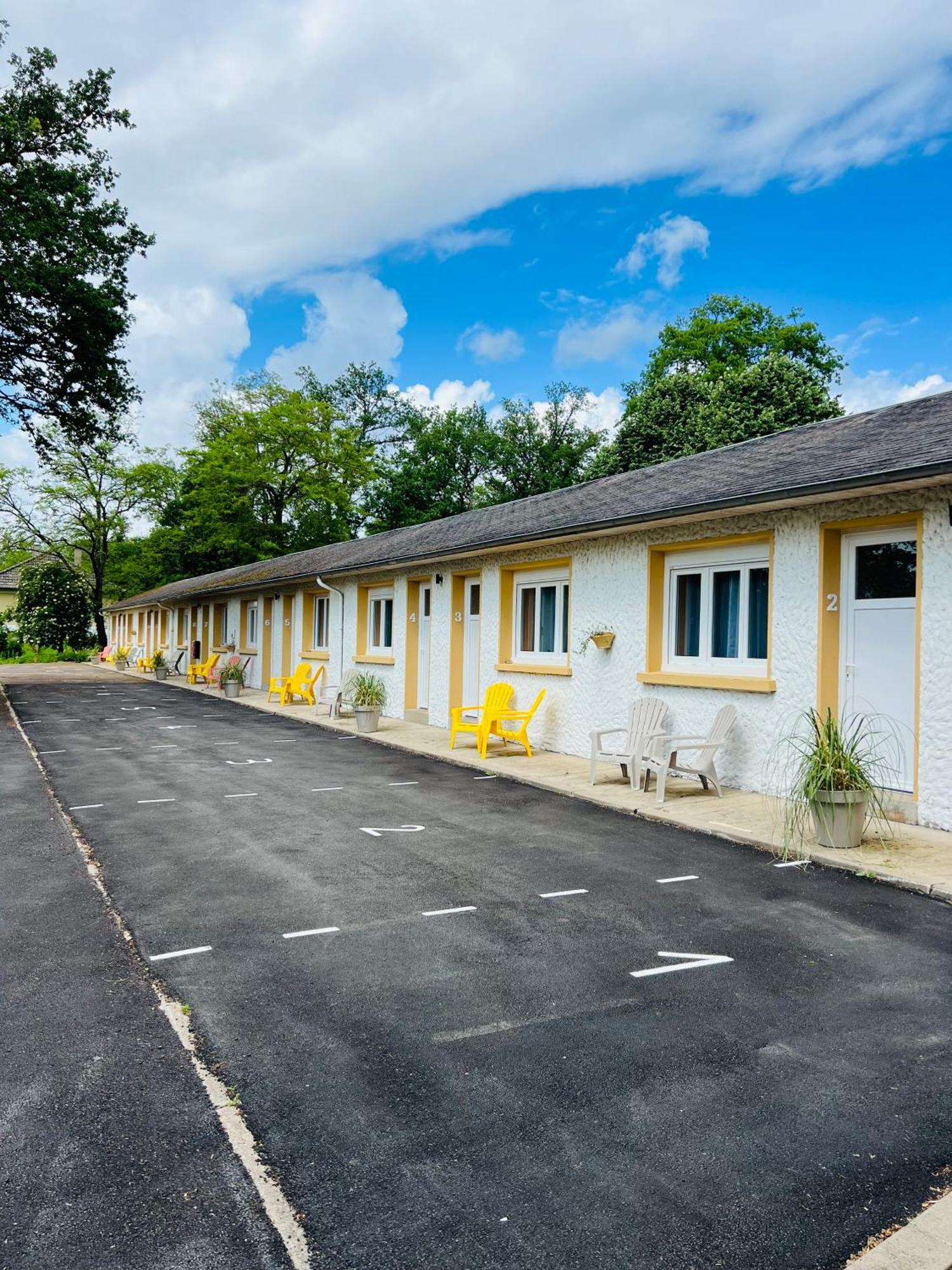 Motel Les Broussailles Mesves-sur-Loire ภายนอก รูปภาพ