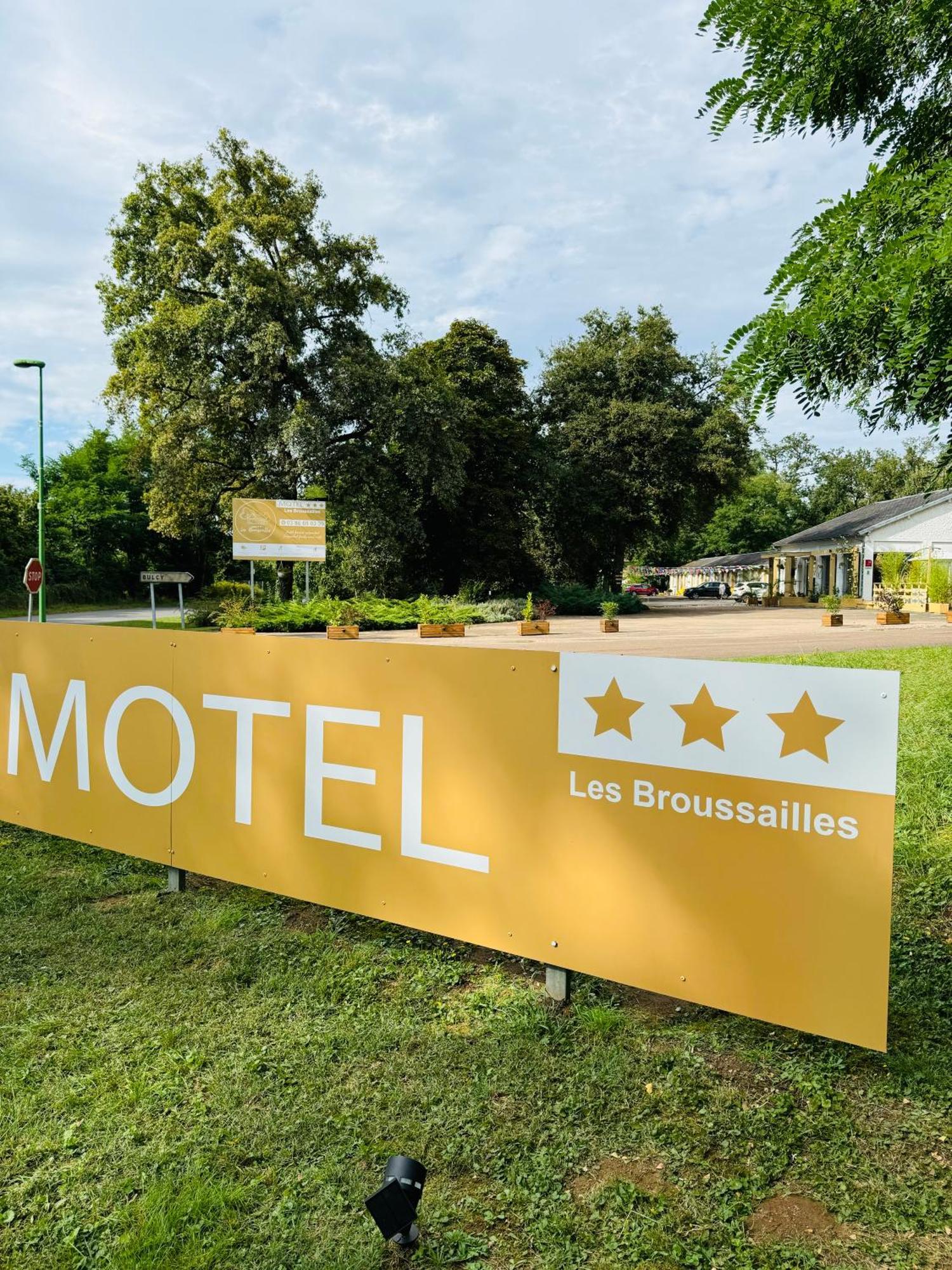 Motel Les Broussailles Mesves-sur-Loire ภายนอก รูปภาพ